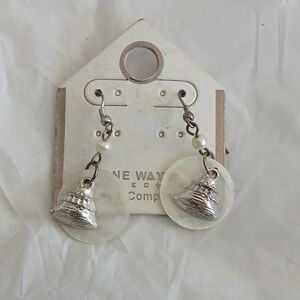 NWT One Way collection silver tone seashell earrings